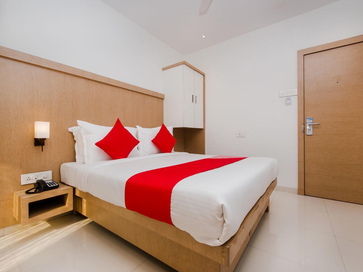 Oyo 13089 Hotel Gold Crest Nova Bombaim Exterior foto