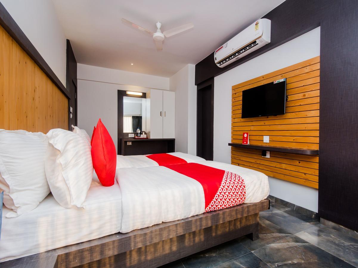 Oyo 13089 Hotel Gold Crest Nova Bombaim Exterior foto