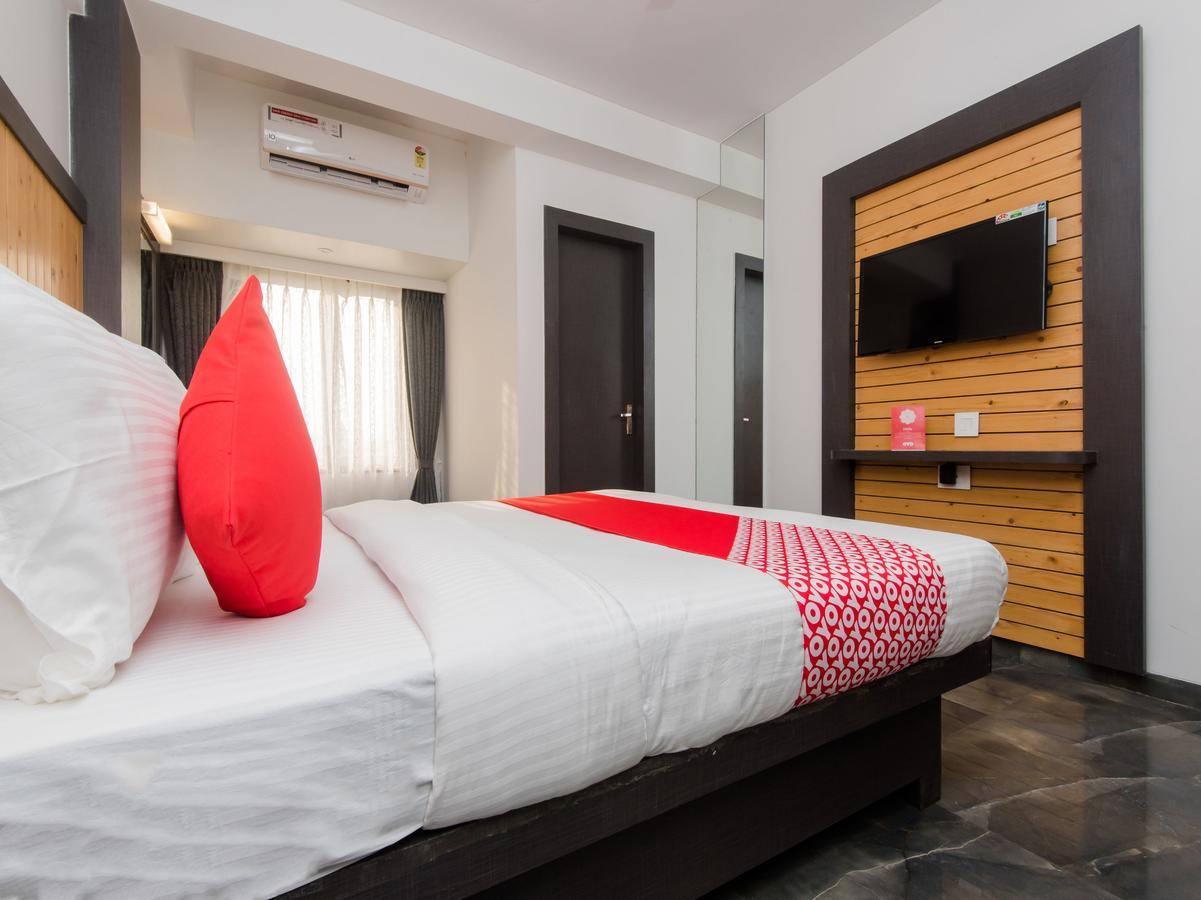 Oyo 13089 Hotel Gold Crest Nova Bombaim Exterior foto