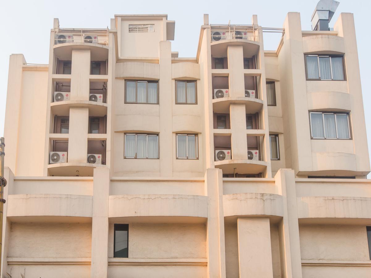 Oyo 13089 Hotel Gold Crest Nova Bombaim Exterior foto